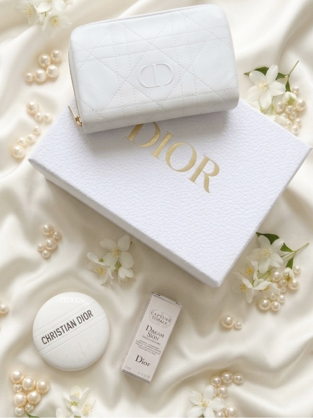 New Dior 
CD Bundle Bridal Shower Gift Set
Le Baume 50ml White Quilted
Cosmetic